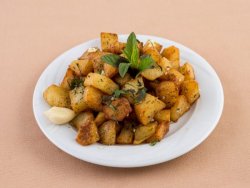 Cartofi prăjiți cu mentă și usturoi image