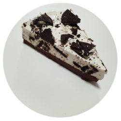 Felie de cheesecake oreo cu blat din biscuiți de cacao image