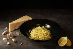 Lemon aglio e olio peperocino image