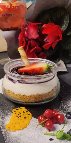 Story Tiramisu cu fructe de pădure image