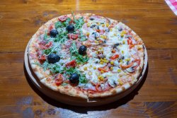 Pizza Jumate-Jumate mare image