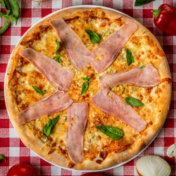 26. Pizza Prosciutto Formaggio mică image