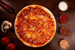 Pizza salami e gorgonzola image