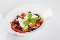 Salată grecească image