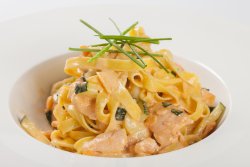 Tagliatelle cu somon şi dovlecel image
