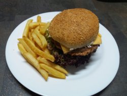 20% reducere: Hamburger Vită + Catofi Pai sau Wedges  image