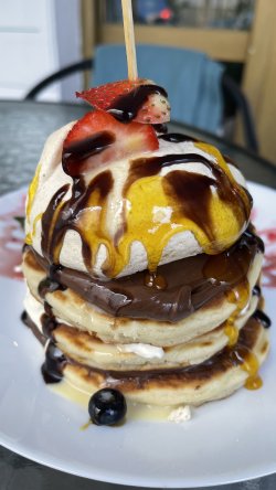 Pavlova pancakes image