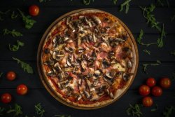 Pizza Prosciutto e funghi - medie image