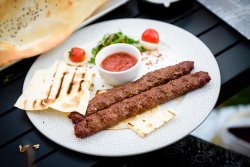 Kebab de vită și oaie image