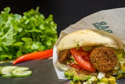 Falafel cu avocado la chiflă image
