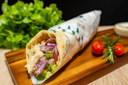 Hummus cu avocado la lipie image