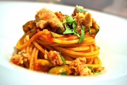 Spaghete Tonno e Olive image
