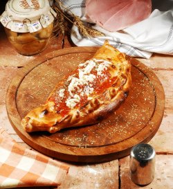 Pizza Calzone 30 cm. image