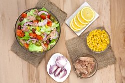 Salată Tuna cu ingrediente la alegere image