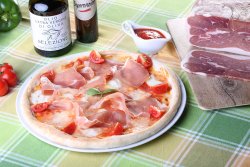 Pizza Bufala & Prosciutto Crudo image
