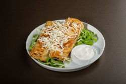 Clătite cu șuncă și caș, cu salată și sos tartar image