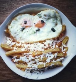 Cartofi prăjiți cu mozzarella și ochiuri image
