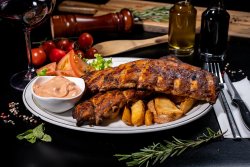 Coaste de porc BBQ cu cartofi aurii si sos 1000 insule image