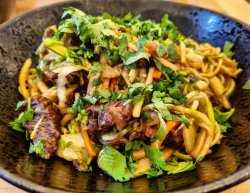 Noodles Thai beef cu legume image