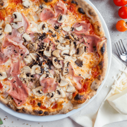 Pizza Prosciutto e funghi  image
