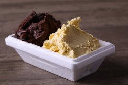Înghețată de ciocolată și vanilie image
