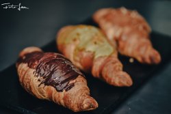 Croissant con crema di cioccolata image