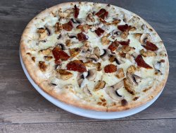 Pizza con Pollo e Funghi image