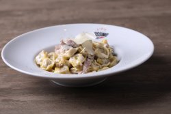 Tortellini Prosciutto e funghi image