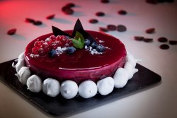 Tort Yoghurt & Frutti di bosco image