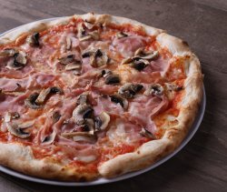  Pizza  Prosciutto Cotto e funghi image