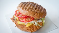 40% reducere: Hamburger cu snițel din piept de pui image