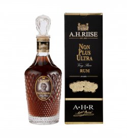 A.H.RIISE NON PLUS ULTRA VERY RARE (cutie) 70 CL 42%