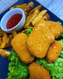 Nuggets + cartofi wedges + sos ketchup image