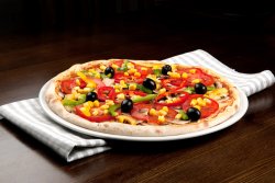 Pizza Vegetariană 1+1 Medie image