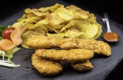 Crispy strips și chips de cartofi cu sos Sweet Chili image