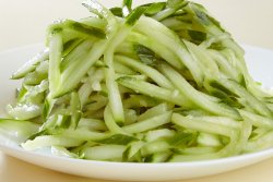 Salată castraveți image