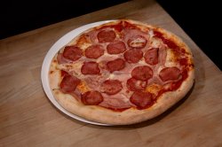 Pizza Prosciutto & Salami image