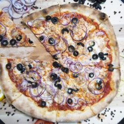 Pizza Tonno e cipolla image