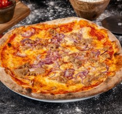 Pizza Tonno E Cipolla image