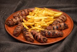 Mici sarbesti inveliti in bacon image