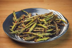 Crispy green beans with red chili and garlic image