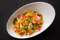 Salată exotică cu piept de curcan, portocale, mango, grepfruit image
