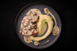 20% reducere: Mușchi de porc cu sos de hribi și piure de cartofi image