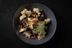 Salată Raw Vegană cu tofu image