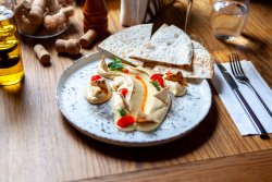 Hummus cu lipie image