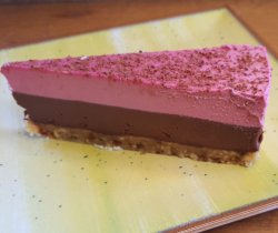 Tort raw cu capsuni si ciocolata - fara gluten, vegan / de post image