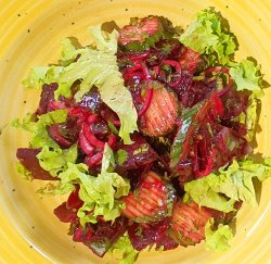 Salata de sfecla roșie și castraveți - fără gluten, vegan / de post image