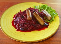 Tocăniță de vinete și sfeclă roșie cu mix de carnaciori vegani din seitan - vegan / de post image
