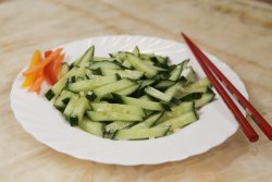 Salată de castraveți image
