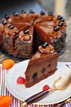 Tort ciocolata si amarene (felie) image